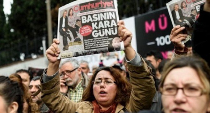 Erdogan está em guerra contra os jornais: “Vão pagar caro”