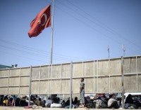 Sem dinheiro para chegar à Europa, refugiados ficam retidos na Turquia
