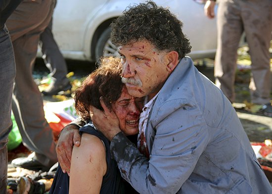 ancara-ataque-terrorista-bomba-casal-abracado-sangue repressão