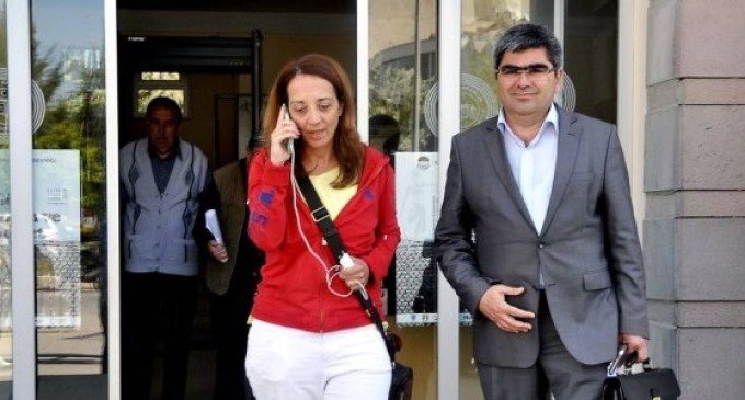 Ebru Umar, jornalista holandesa, presa por ofender Erdogan