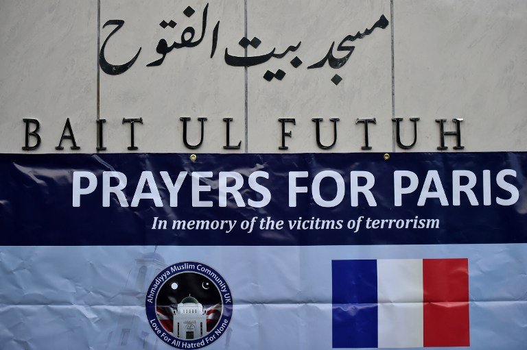 cartaz-pedir-oracoes-paris-mesquita-franca
