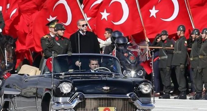 Repressão na Turquia: presas por panfletar