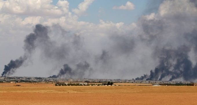Forças bloqueiam na Síria rota do EI à Turquia