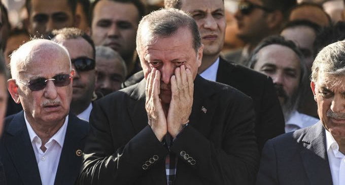 Golpismo, um ” presente de Deus ” a Erdogan