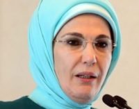 Esposa de Erdogan gasta fortuna em Varsóvia