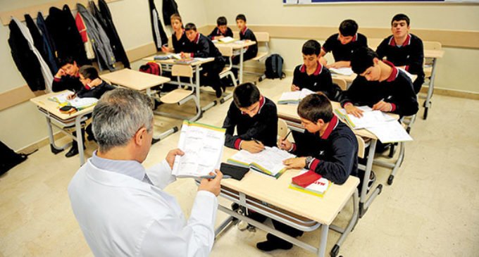 Escolas sendo fechadas por supostas ligações com golpe