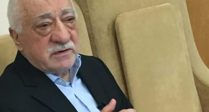 Gulen, o clérigo que a Turquia acusa de ser o responsável pelo golpe, culpa Erdogan