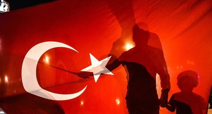 SP rebaixa nota da Turquia após tentativa de golpe