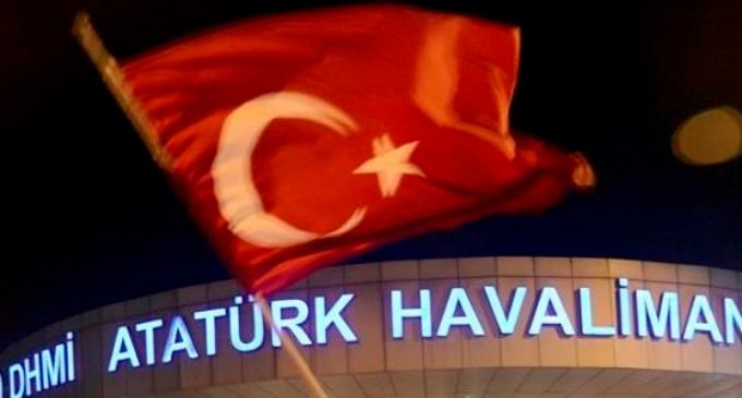 Soldados se retiram do aeroporto de Istambul