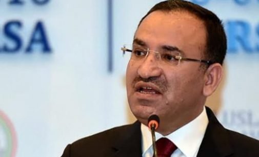 Governo turco abandona projeto de lei controverso sobre casamento de menores