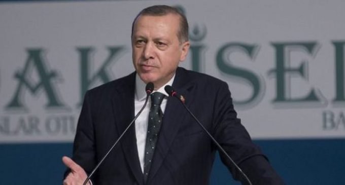 Erdogan diz que a Turquia entrou na Síria para acabar com o regime de Assad