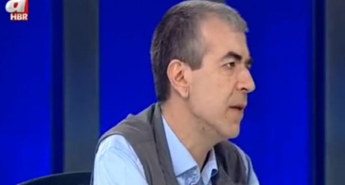 Jornalista pró-Erdogan: os seguidores de Gulen deveriam ser mantidos em campos de detenção