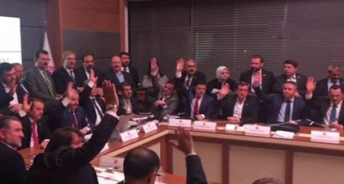 Turquia aprova emendas constitucionais conferindo enormes poderes ao presidente