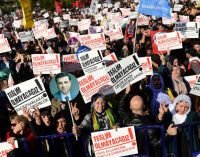Após governo prender líderes, partido de esquerda é desmontado na Turquia