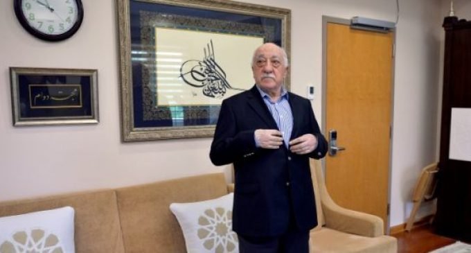 Clérigo turco nega envolvimento em tentativa de golpe