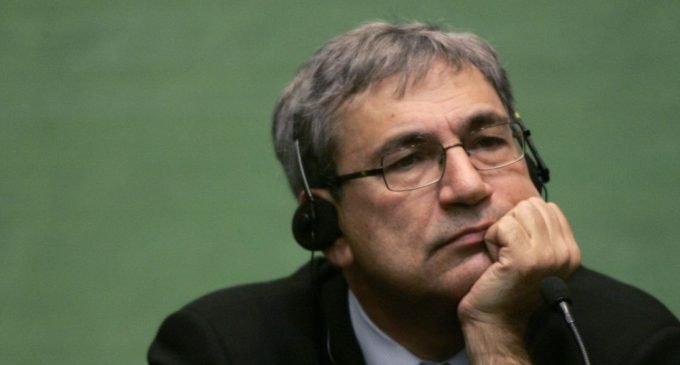 ‘Eu não sou livre para dizer o que quiser’, diz escritor Orhan Pamuk