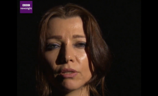 Elif Shafak: ” A Turquia está em uma encruzilhada devido ao referendo “