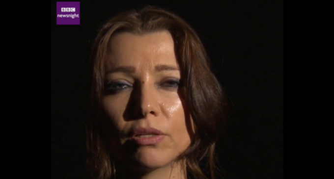 Elif Shafak: ” A Turquia está em uma encruzilhada devido ao referendo “