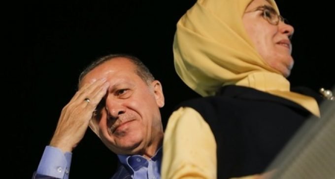 Turquia amplia o estado de emergência por três meses no país após referendo
