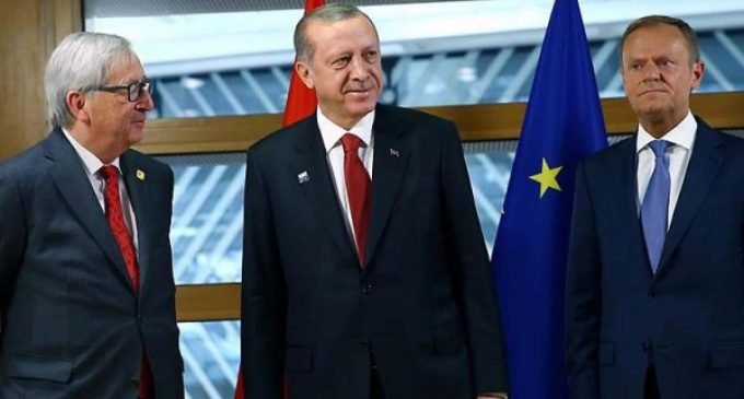 Turquia e autoridades da UE tentam melhorar relação bilateral