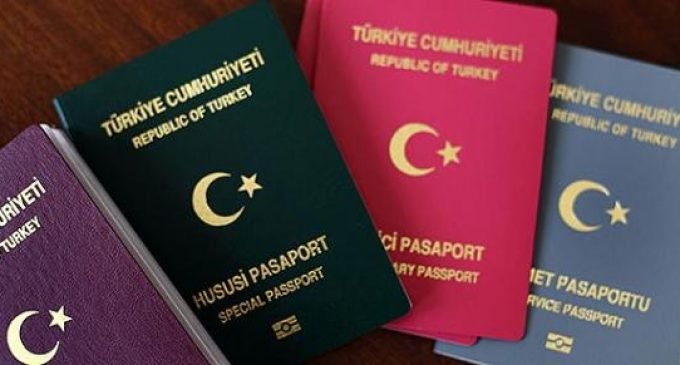Diplomata americano preso por supostamente vender passaporte falso