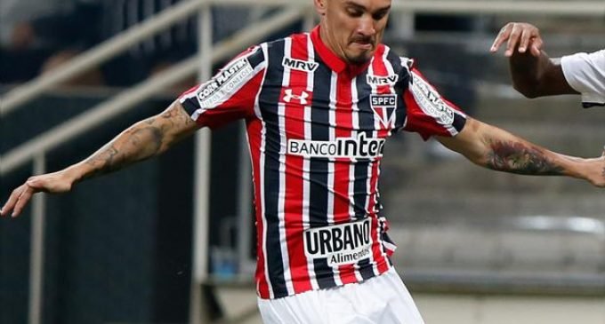 Maicon desmente suposta oferta da Turquia e reitera permanência no São Paulo