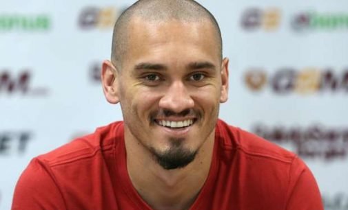 Maicon é apresentado na Turquia e explica apelido “God of Zaga”