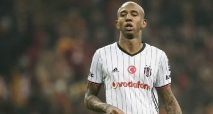 Talisca se defende de críticas do técnico do Besiktas: ‘Estou voltando para Turquia’
