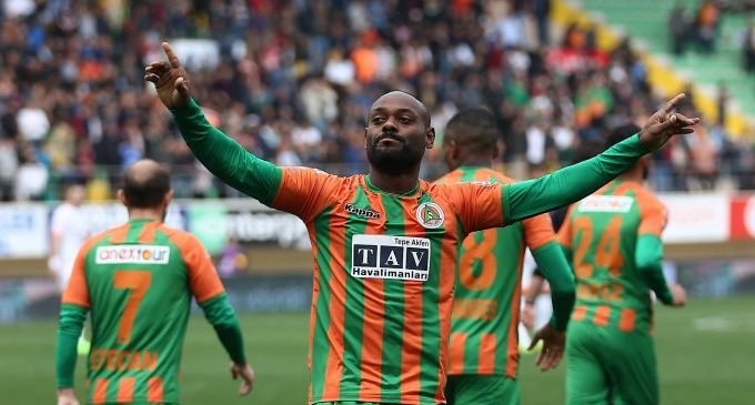 Artilheiro na Turquia, Vágner Love revela que pretende voltar a jogar pelo Flamengo