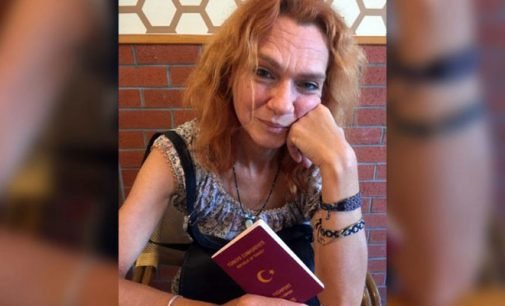 Escritora Asli Erdogan recebe de volta seu passaporte