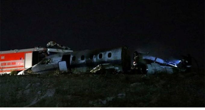 Reaberto aeroporto de Istambul após queda de avião