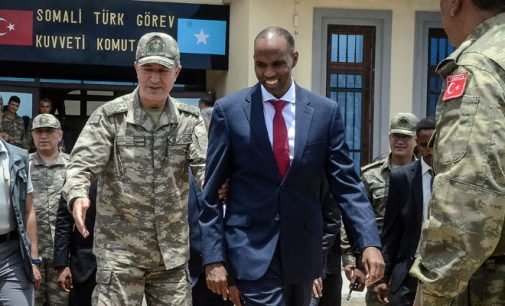 Turquia abre a maior base militar fora do país para treinar soldados somalis