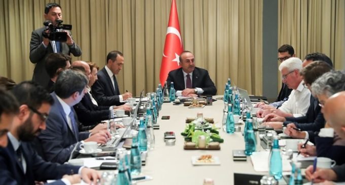 Ministro turco diz que simpatizantes de Gulen infiltraram instituições dos EUA