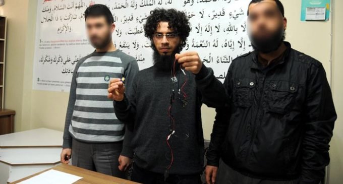 Turquia detém 75 ao mesmo tempo que tribunal solta importante suspeito do ISIL