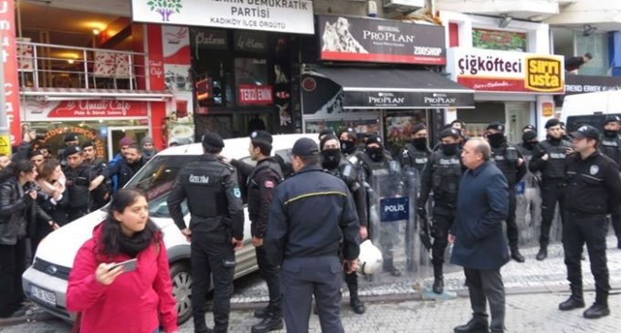 Polícia invade escritório regional do HDP, detém copresidente