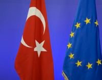 Pesquisa: Maioria dos turcos acreditam que Europa quer dividir a Turquia