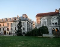 Turquia prende estudantes por protestarem contra ofensiva militar