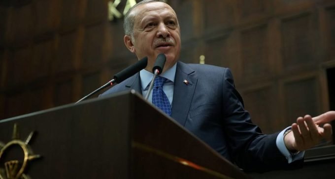 Erdogan adota insultos e sermões para manter fascínio da população