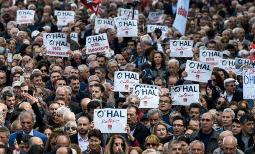 Milhares de partidários do CHP realizam protesto em Taksim contra o estado de emergência – OHAL