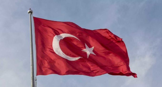 Síria: Turquia exorta Paris a não “repetir os erros dos americanos”