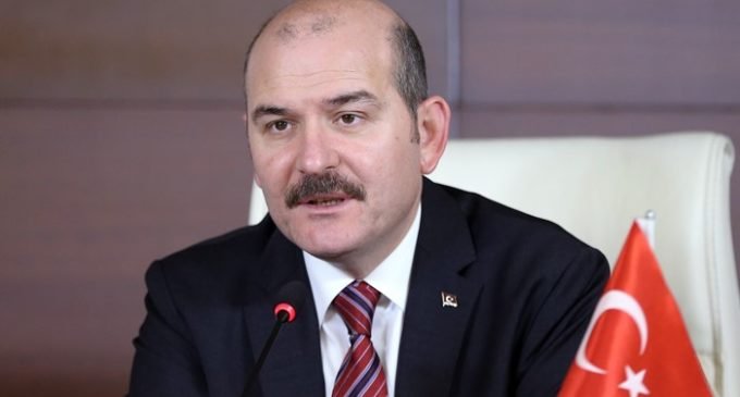 Telefones celulares do ministro do Interior grampeados por policiais sob seu comando