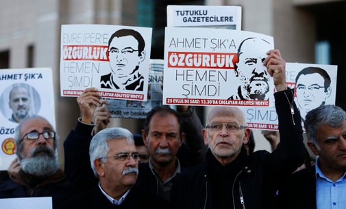 Número recorde de jornalistas presos com Turquia, China e Egito pagando um baixo preço pela repressão