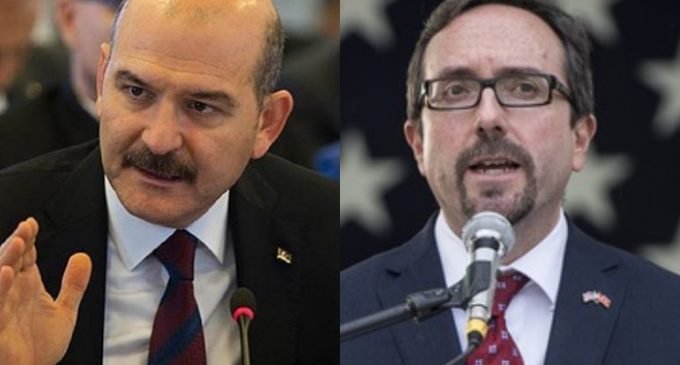 Ministro do interior da Turquia acusa ex-embaixador dos EUA de perpetuar fluxo de refugiados afegãos