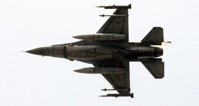 Piloto turco que escoltou avião de Erdogan na noite do golpe é preso por ligações a Gulen
