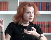Romancista exilada diz que Turquia tem um regime fascista