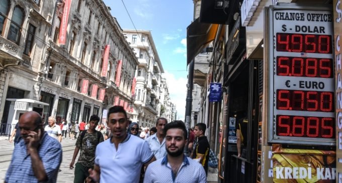 Inflação da Turquia se aproxima dos 16% em julho, a mais alta em 14 anos