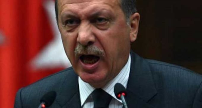Continuaremos a capturar os críticos no exterior diz porta-voz de Erdogan
