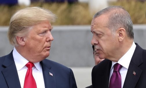 Trump pede por cessar-fogo no norte da Síria e impõe sanções à Turquia