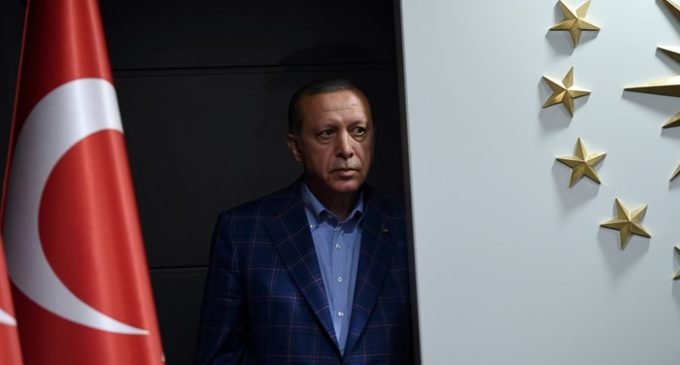 Funcionários da previdência condenados à prisão por olharem os registros de Erdoğan