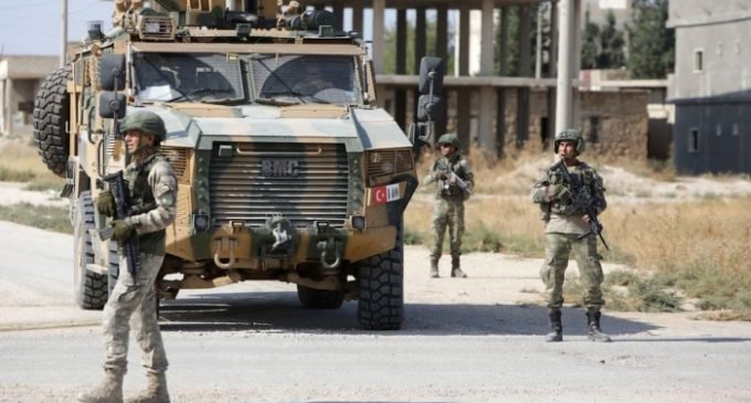 Rússia envia tropas para a fronteira turco-síria após acordo com a Turquia
